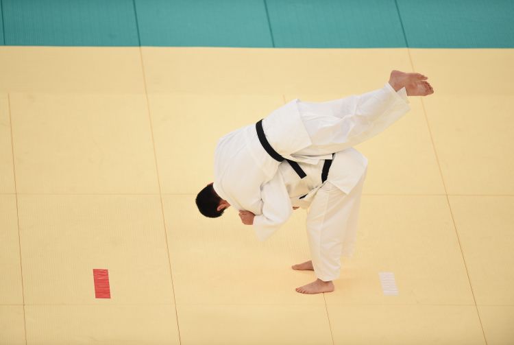 皇马狂喜？据西媒报道，梅西将介入巴萨2026年选...